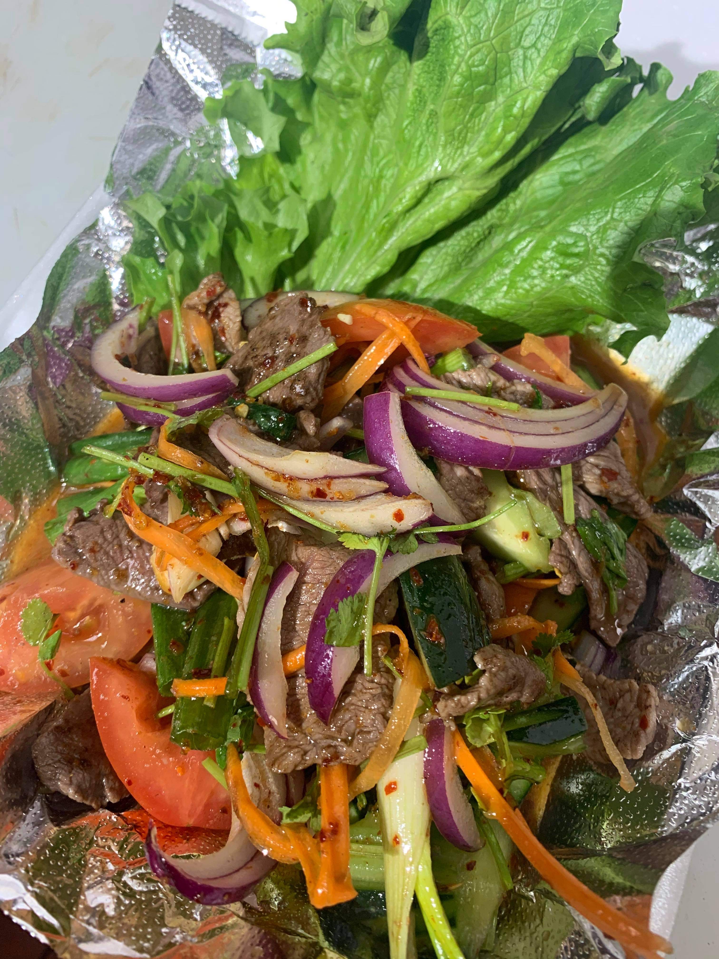 Order 33. Beef Salad food online from Da's Thai Food BBQ store, Inglewood on bringmethat.com