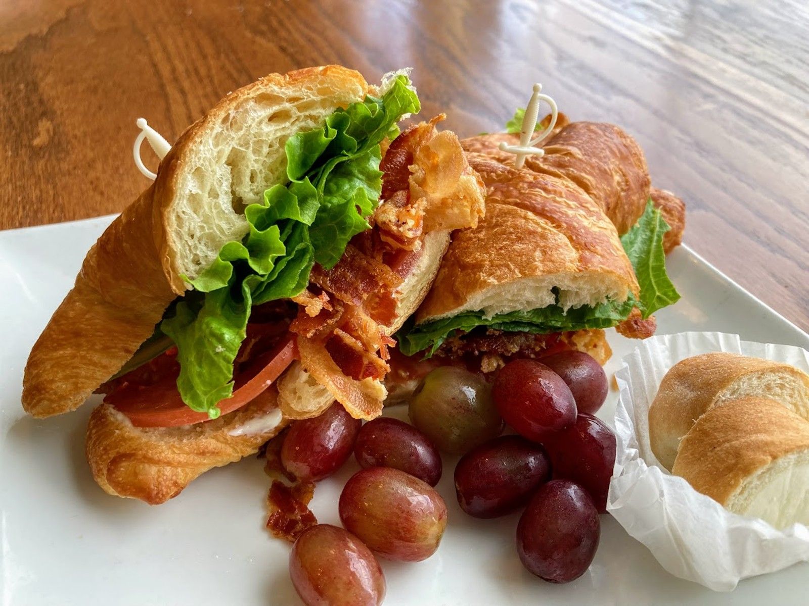 Order BLT Sandwich food online from Cafe At Pharr store, Dunwoody on bringmethat.com
