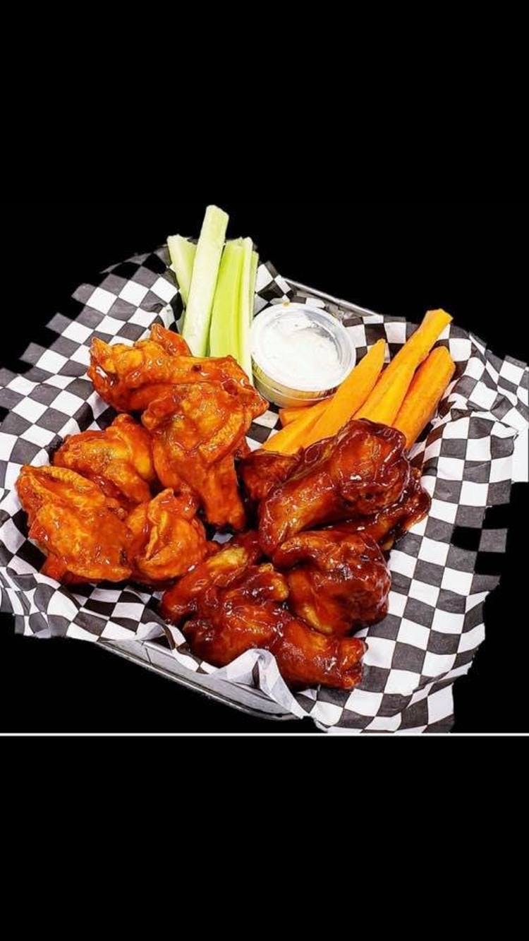 Order Buffalo Wings - 8 Pieces food online from Oros Pizza & Bakery store, Van Nuys on bringmethat.com