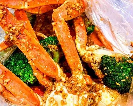 Order Snow Crab Legs (I lb) food online from Red Pier Cajun Seafood & Bar store, Southaven on bringmethat.com