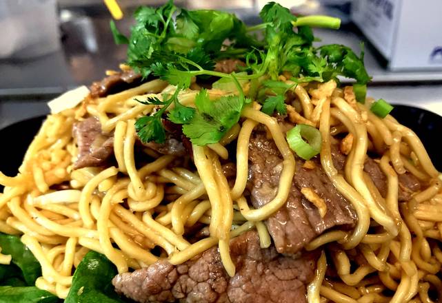 Order Garlic Noodle food online from Thai Towne Eatery store, Orange on bringmethat.com