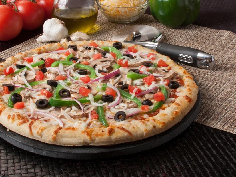 Order Vegetable Pizza - Small food online from La Esquina Del Sabor store, New Britain on bringmethat.com