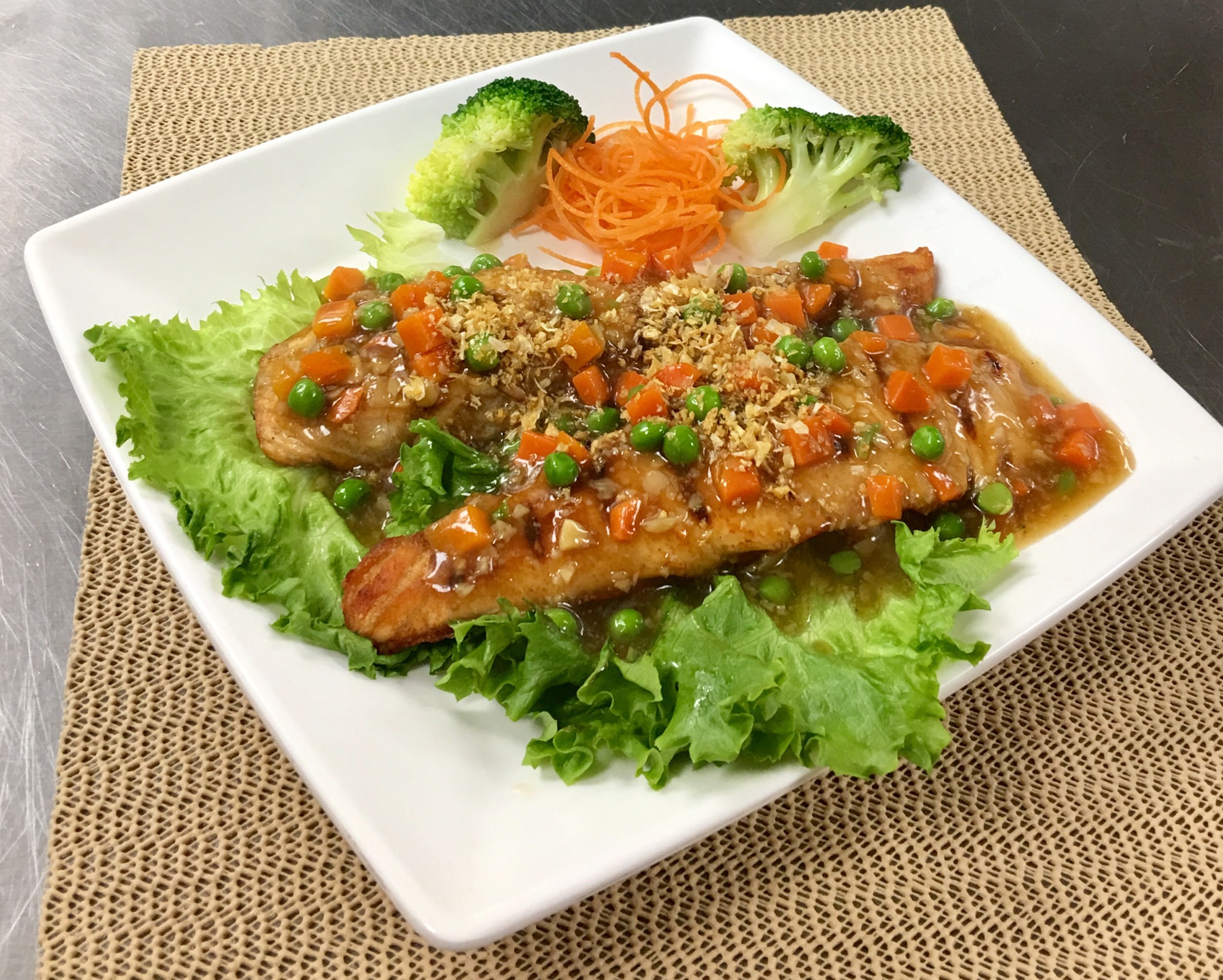 Order Fish with Garlic Sauce food online from 22 Thai Cuisine store, New York on bringmethat.com