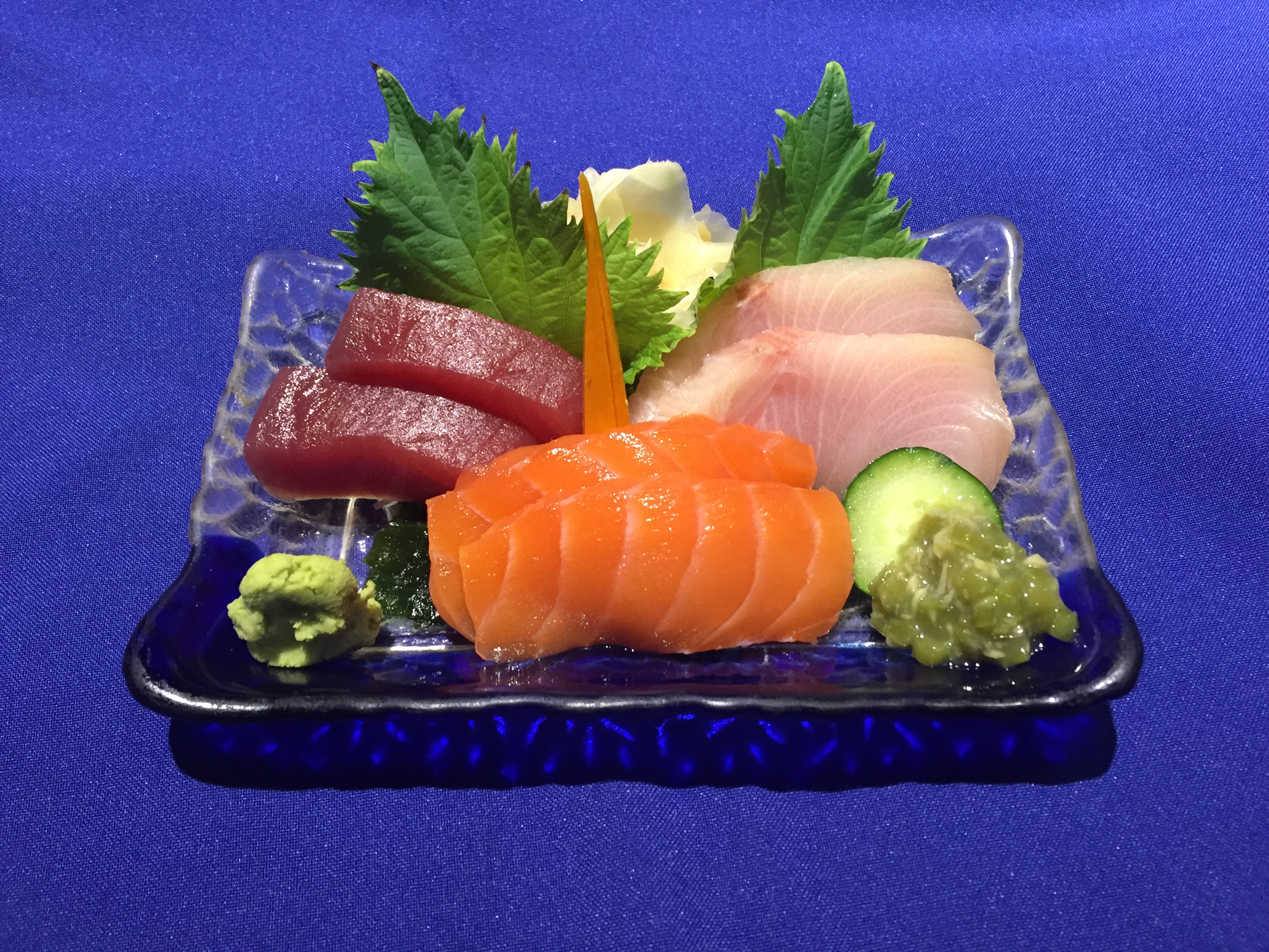 Order Sashimi Small 6 Pieces food online from Hyuga Sushi store, San Marcos on bringmethat.com