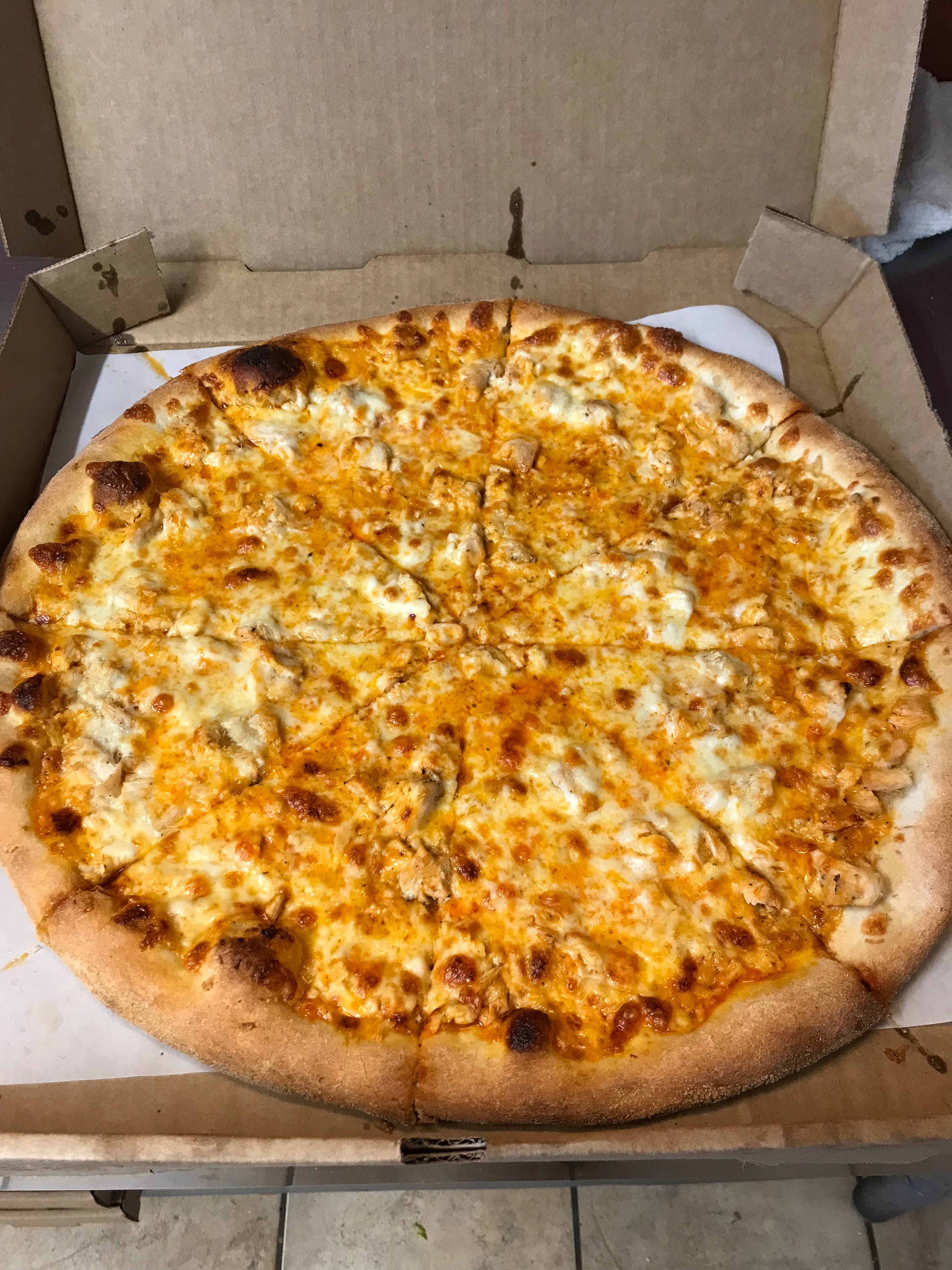 Order Chicken Buffalo Pizza - Small 12'' food online from Fratelli's Italian Pizza & Family Restaurant store, Conyngham on bringmethat.com