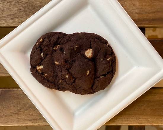 Order Chocolate White Chip Cookie food online from The Eatery Of Wallingford store, Wallingford on bringmethat.com