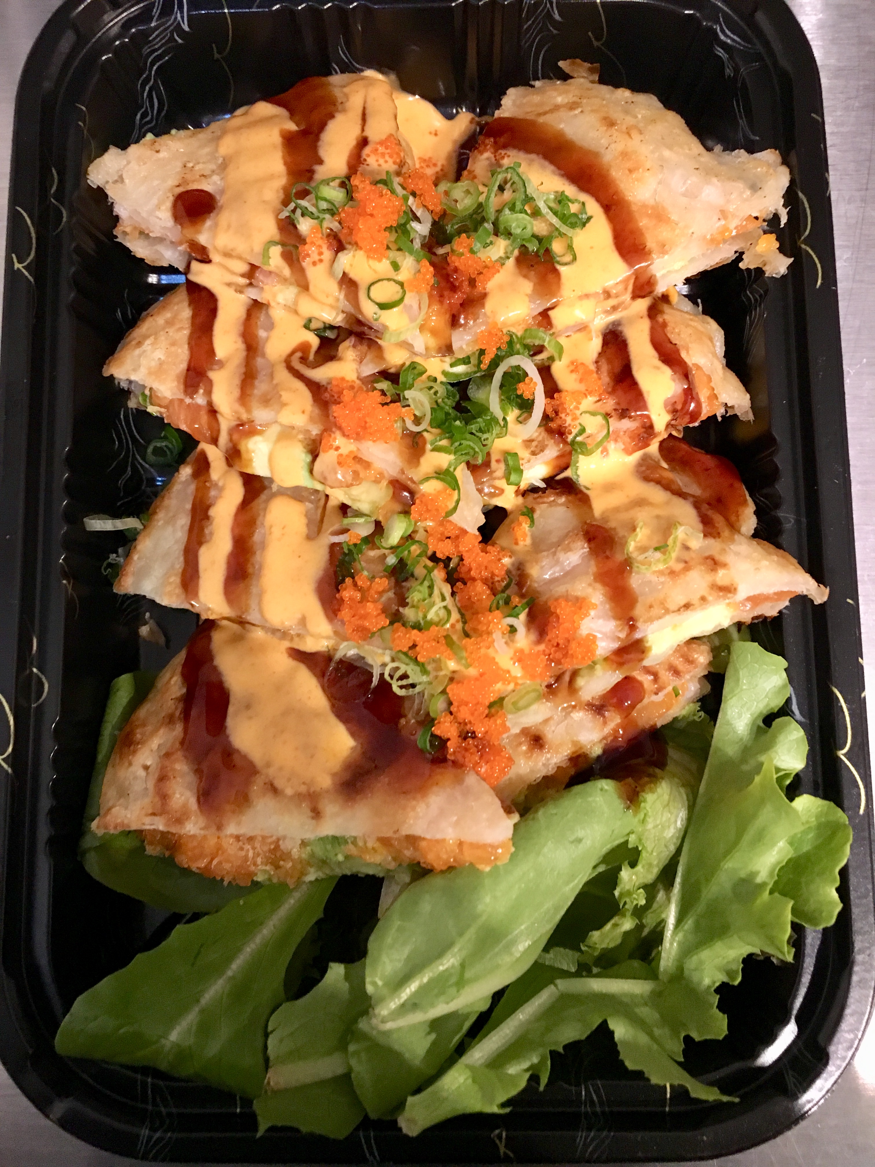Order Spicy Salmon and Avocado Pizza food online from Sumo Japanese Restaurant store, Brooklyn on bringmethat.com