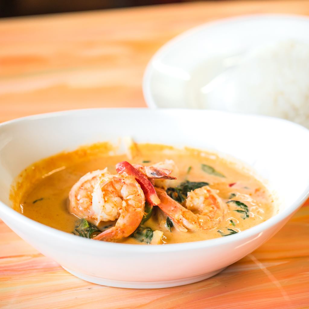 Order 52. Yellow Curry  food online from Nisa Thai Cuisine store, Richmond on bringmethat.com