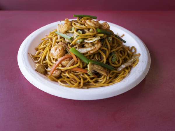 Order 32. Shrimp Lo Mein food online from Great Wall Chinese Restaurant store, Niagara Falls on bringmethat.com