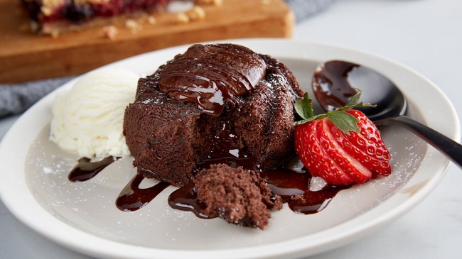 Order Molten Lava Cake food online from Mimis Cafe store, Antioch on bringmethat.com