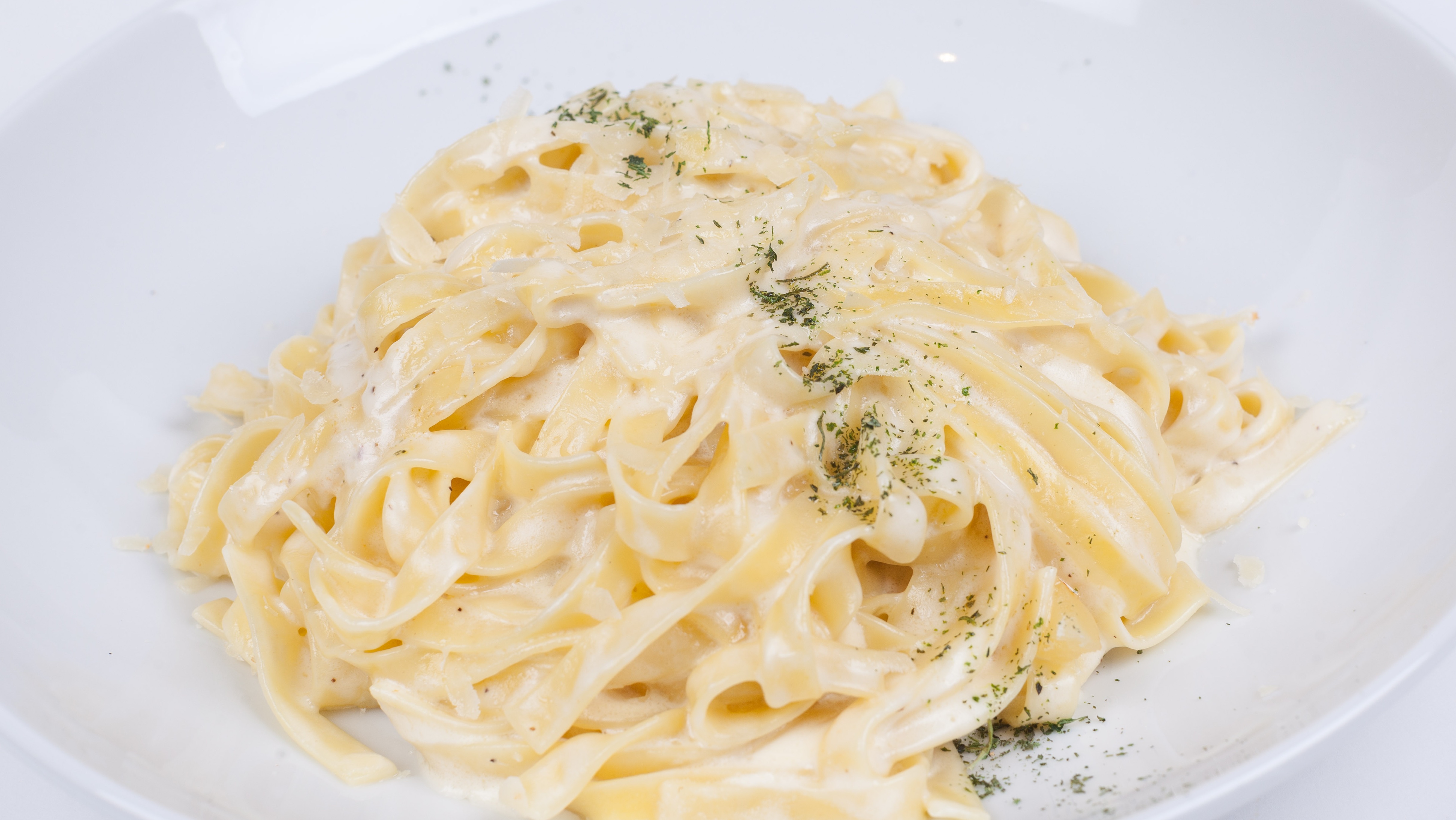 Order Fettuccine Alfredo food online from Umberto's Pizzeria store, New Hyde Park on bringmethat.com