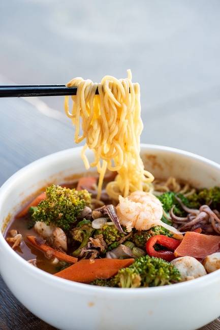 Order 泰式海鮮湯麵 Thai Mixed Seafood Noodle Soup food online from Phoenix Dessert store, Rowland Heights on bringmethat.com