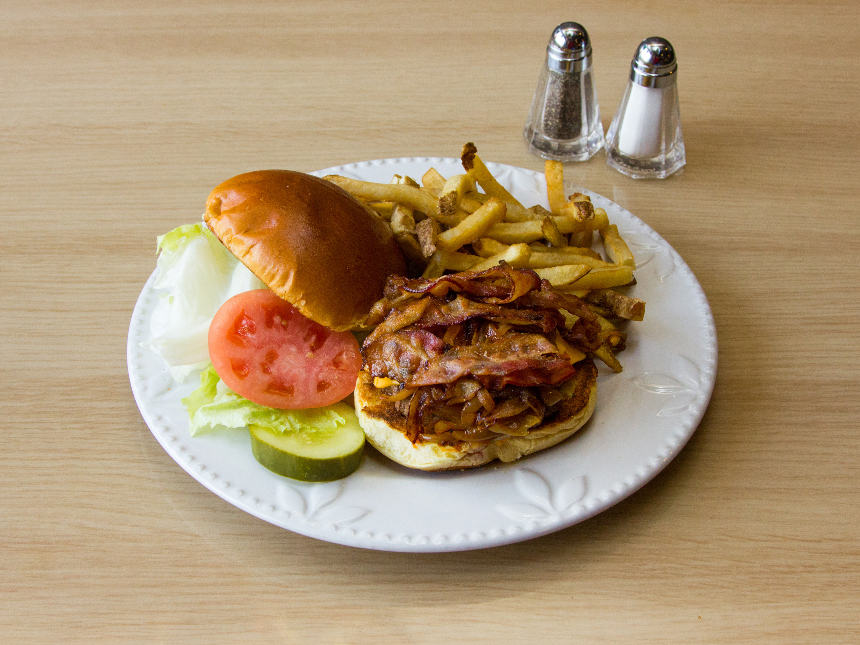 Order Victory Burger with Fries food online from Burger Shop store, Staten Island on bringmethat.com