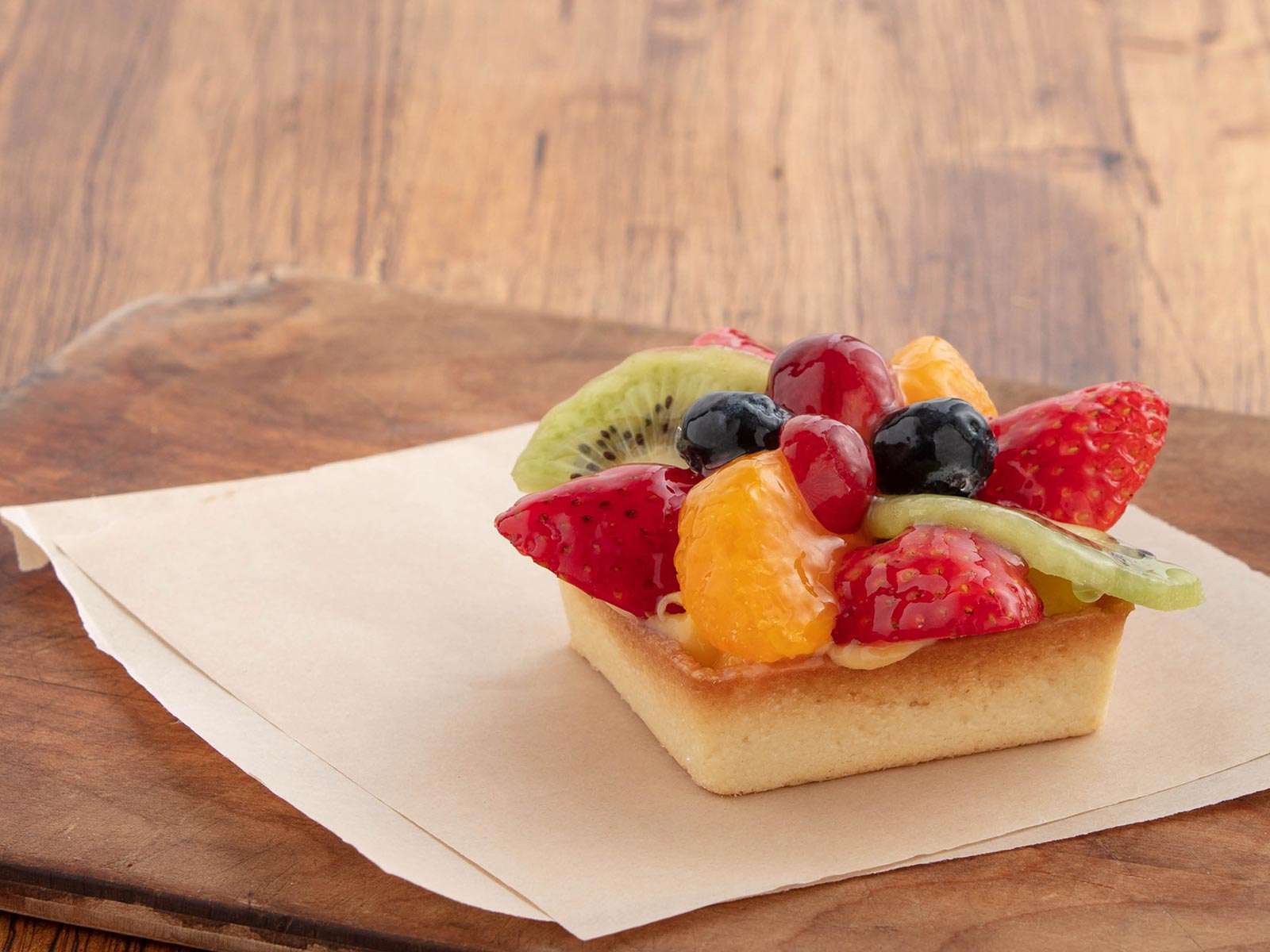 Order Fresh Fruit Tart food online from La Madeleine French Bakery & Cafe store, Sugar Land on bringmethat.com
