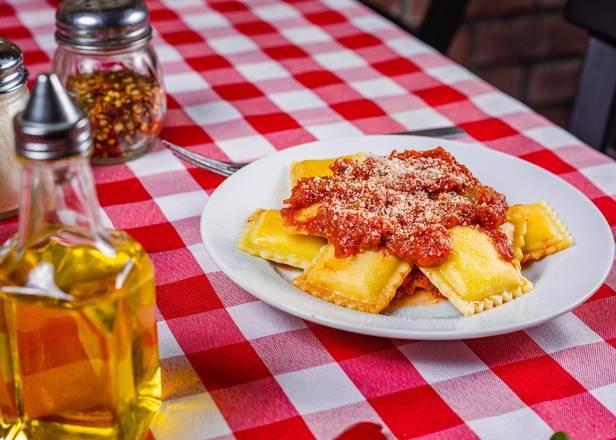 Order Cheese Ravioli food online from Enzo's Pizzeria store, Los Angeles on bringmethat.com