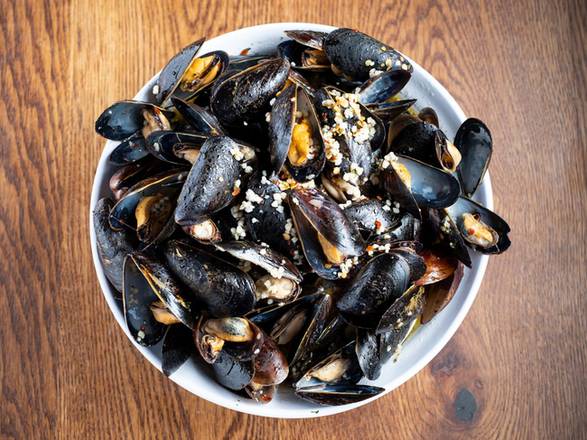 Order Mussels White food online from Chickie & Pete Cafe store, Philadelphia on bringmethat.com