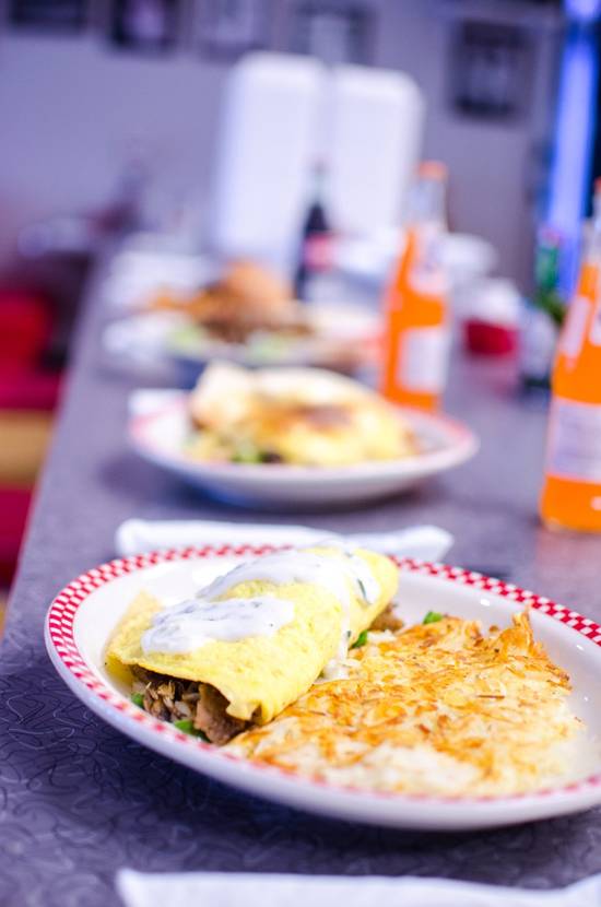 Order GYRO OMELET food online from Ze's Diner store, Woodbury on bringmethat.com