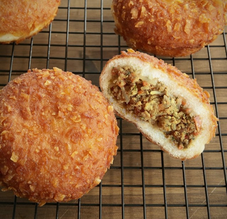 Order Curry Croquette food online from Tous Les Jours store, Natick on bringmethat.com