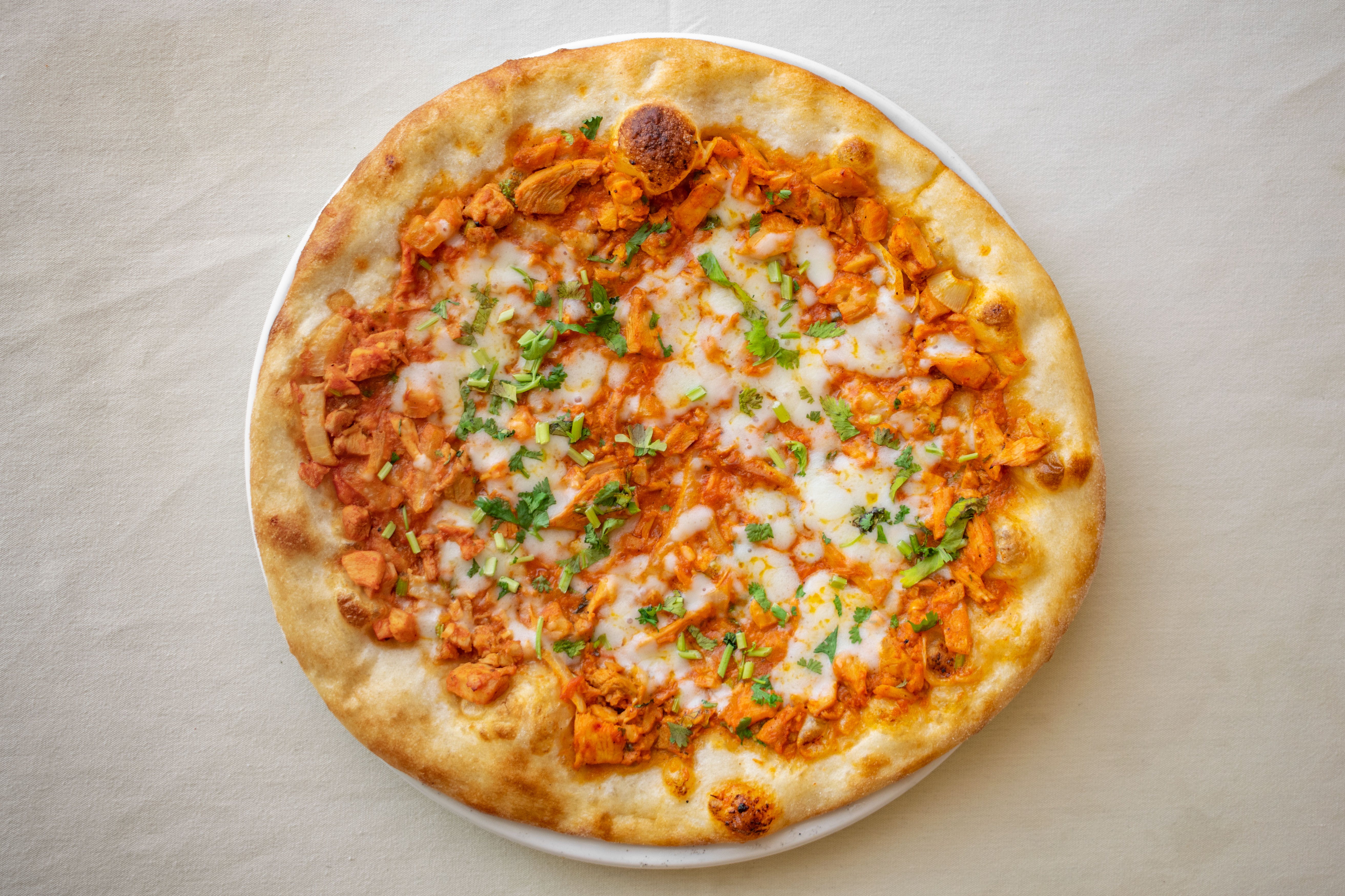 Order Butter Chicken Pizza - Large food online from Vinnie's Pizzeria Ristorante store, Boonton on bringmethat.com