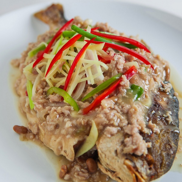 Order Pompano Ginger food online from Siam chan thai cuisine store, Los Angeles on bringmethat.com