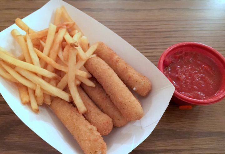 Order 6 Mozzarella Sticks with French Fries food online from Danny's Deli store, Flushing on bringmethat.com