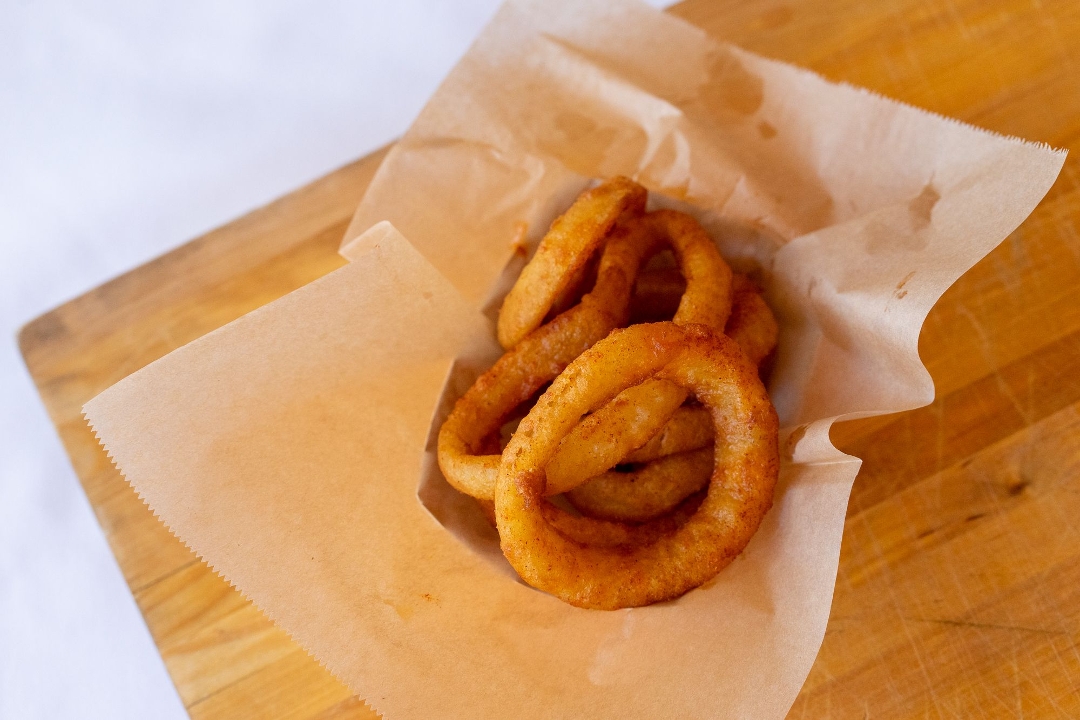 Order Onion Rings food online from Rocklands Barbeque & Grilling Company store, Arlington on bringmethat.com