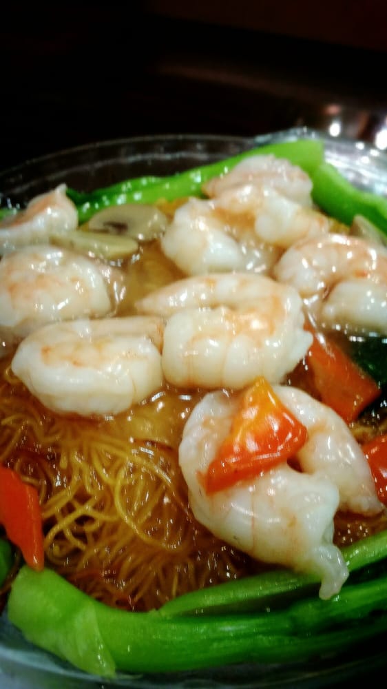 Order Shrimp Chow Mein / 蝦球炒麵 food online from Sam Woo Bbq store, San Gabriel on bringmethat.com