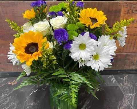 Order Sunny Garden (15 Stems) food online from Niko's Flower Designs store, Chicago on bringmethat.com