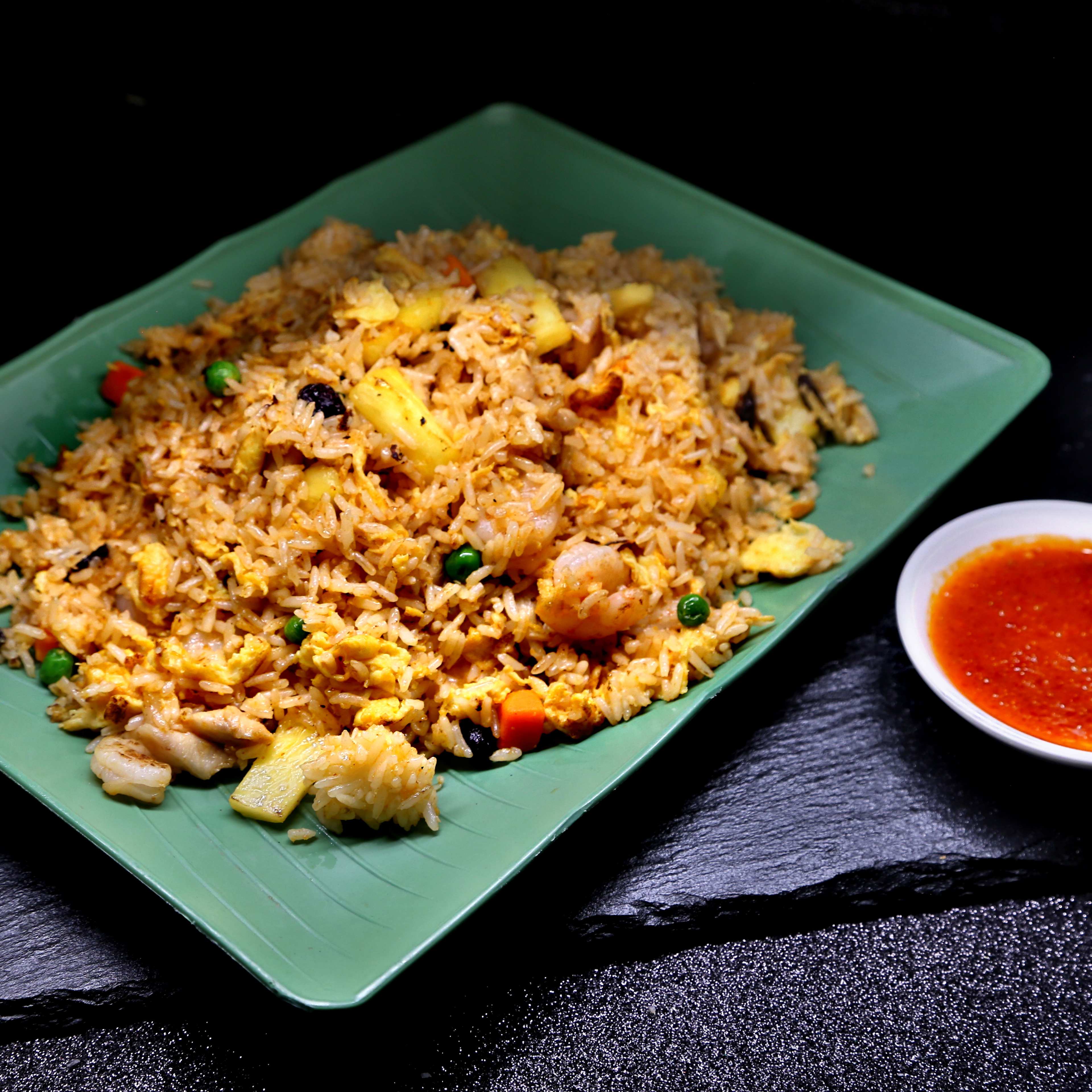 Order F10. Pineapple Fried Rice food online from Singapore Cafe store, Sugar Land on bringmethat.com