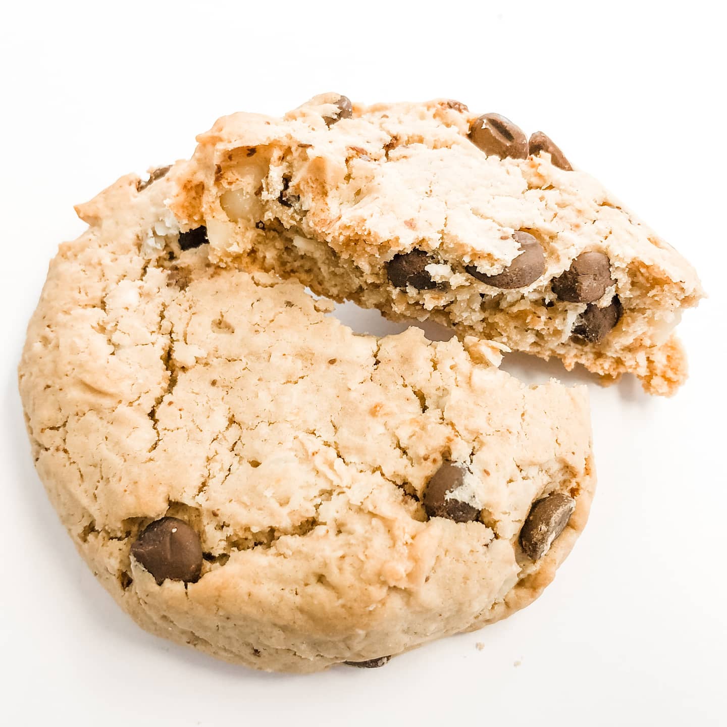 Order Colossal Chocolate Chip  (Vegan) Cookie food online from Juice And Java Express store, Pleasanton on bringmethat.com