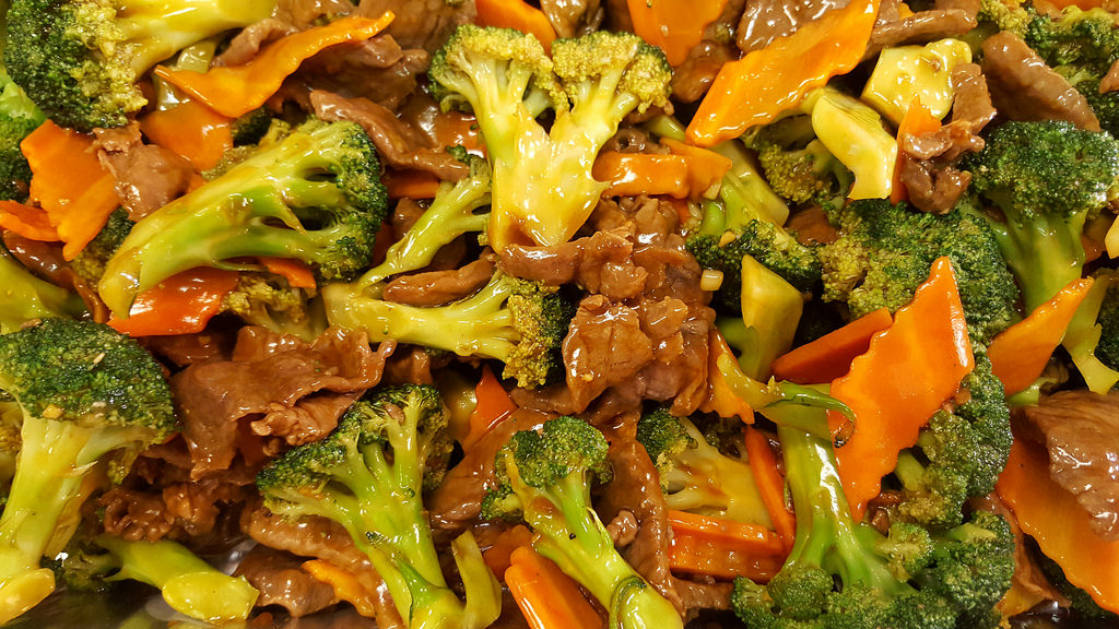 Order Beef Brocli Party Tray food online from China Wok Express store, St. Louis on bringmethat.com
