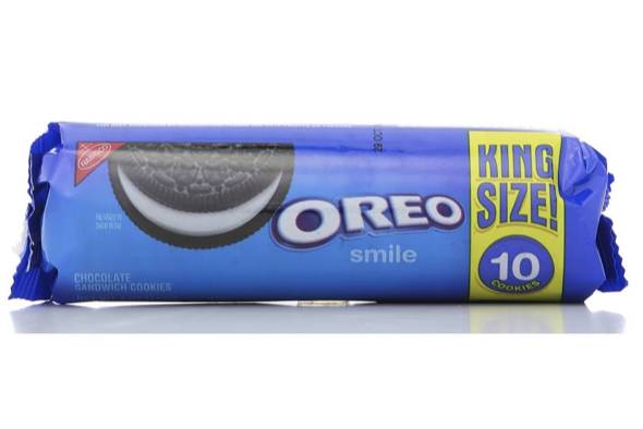 Order Nabisco Oreo Smile Cookies - King Size, 10 Cookies, 110g food online from Loma Mini Market store, Long Beach on bringmethat.com