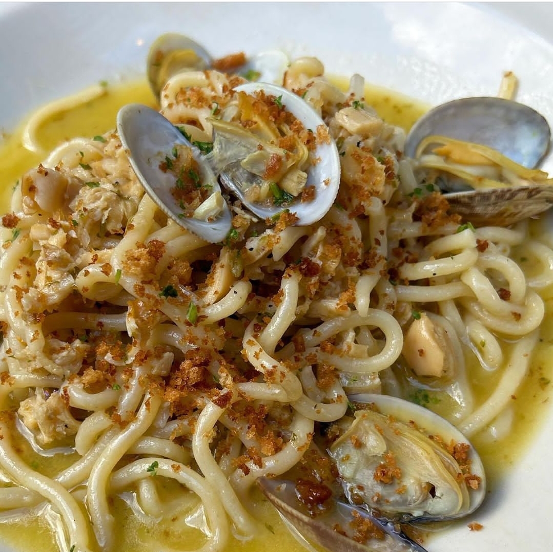 Order Spaghetti Vongole food online from Il Corallo Trattoria store, New York on bringmethat.com