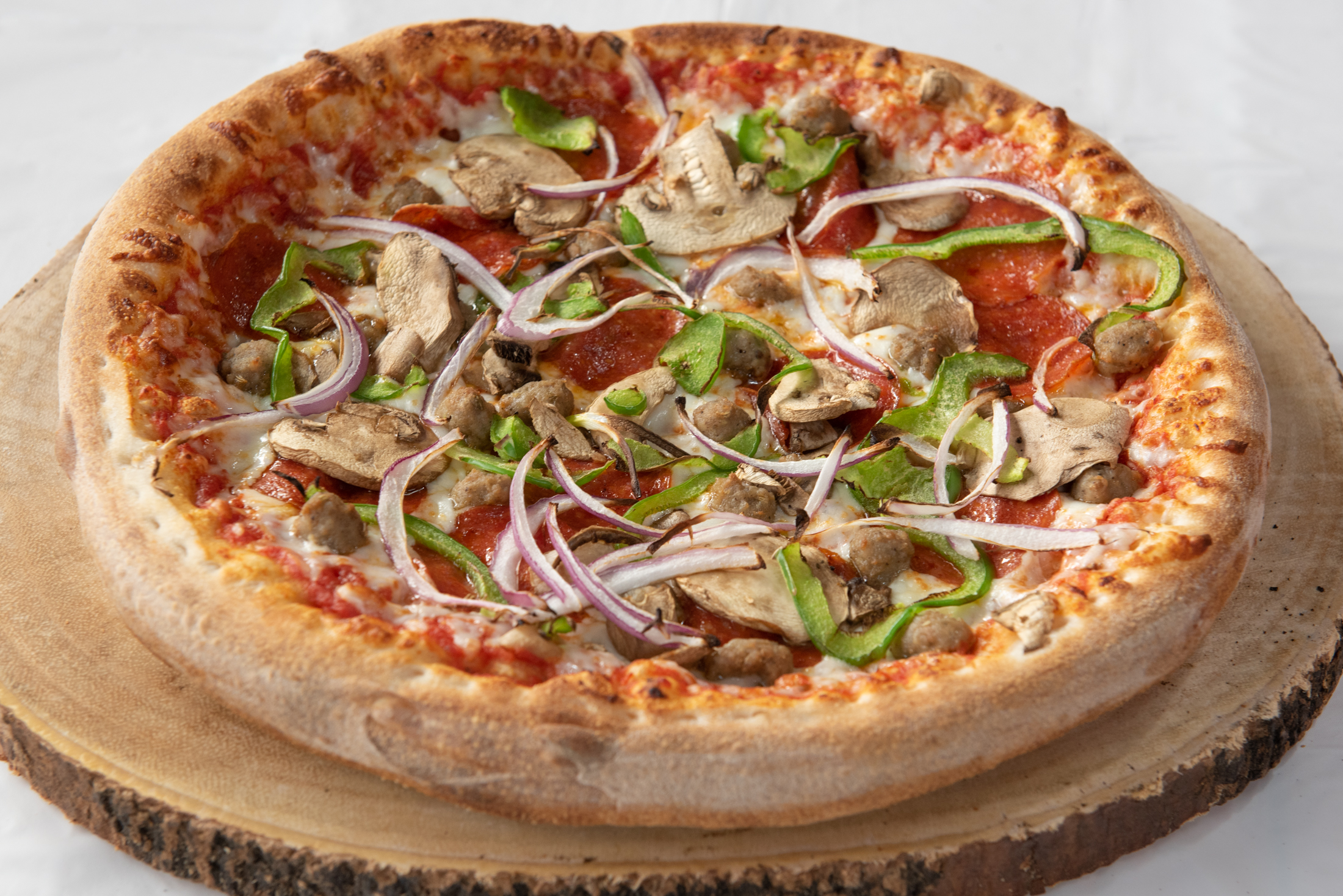 Order Supreme Pizza food online from Milanos Pizzeria store, Nashville on bringmethat.com