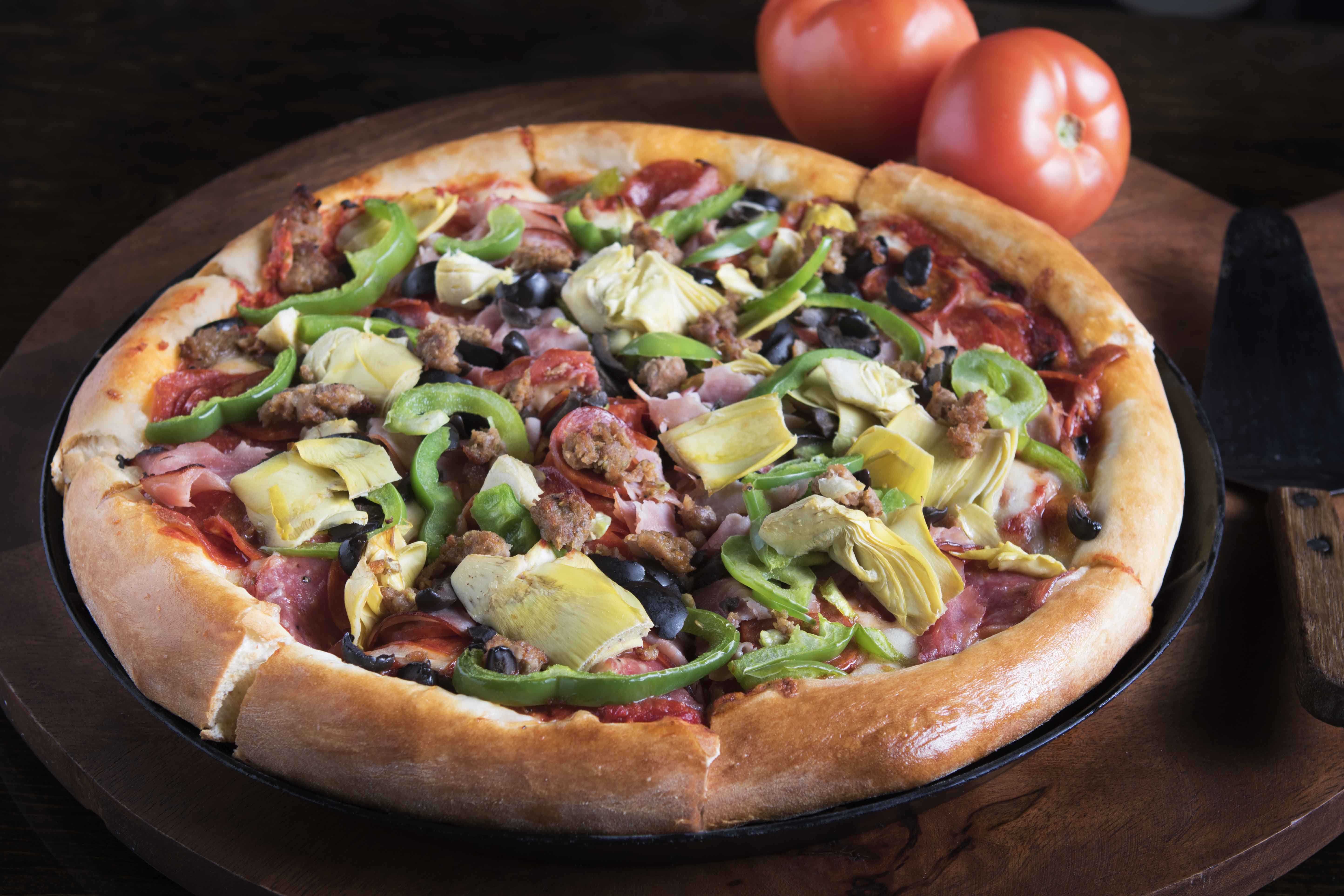 Order Pete's Combo Pizza food online from Pete's Restaurant & Brewhouse store, Yuba City on bringmethat.com