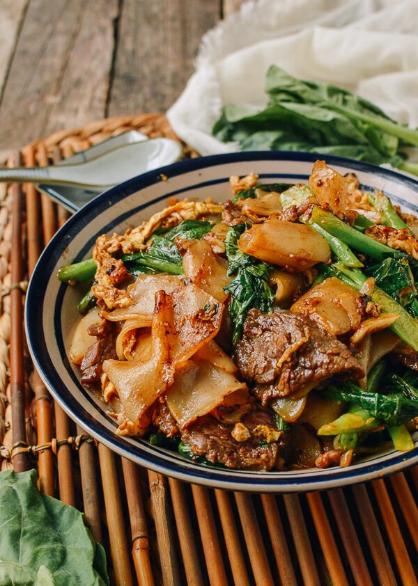 Order N3. Pad See Ew Noodle food online from Thai 2 Go store, Columbus on bringmethat.com