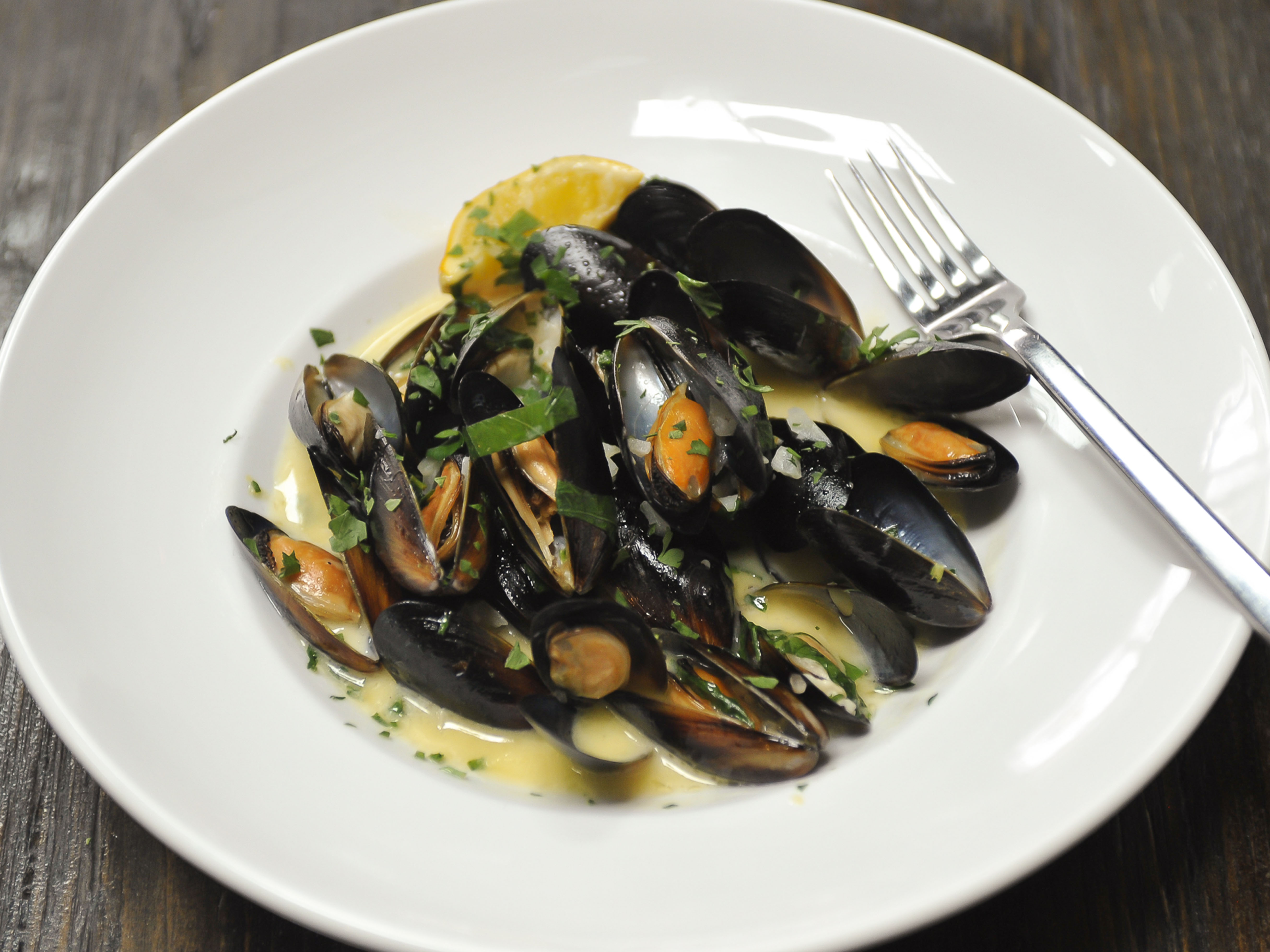 Order Steamed Fresh Mussels food online from Eataliano Kitchen store, Atlanta on bringmethat.com