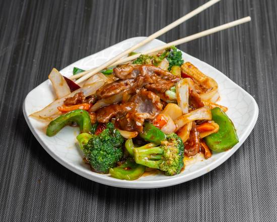 Order 106. Beef with Garlic Sauce food online from China King store, Kenvil on bringmethat.com