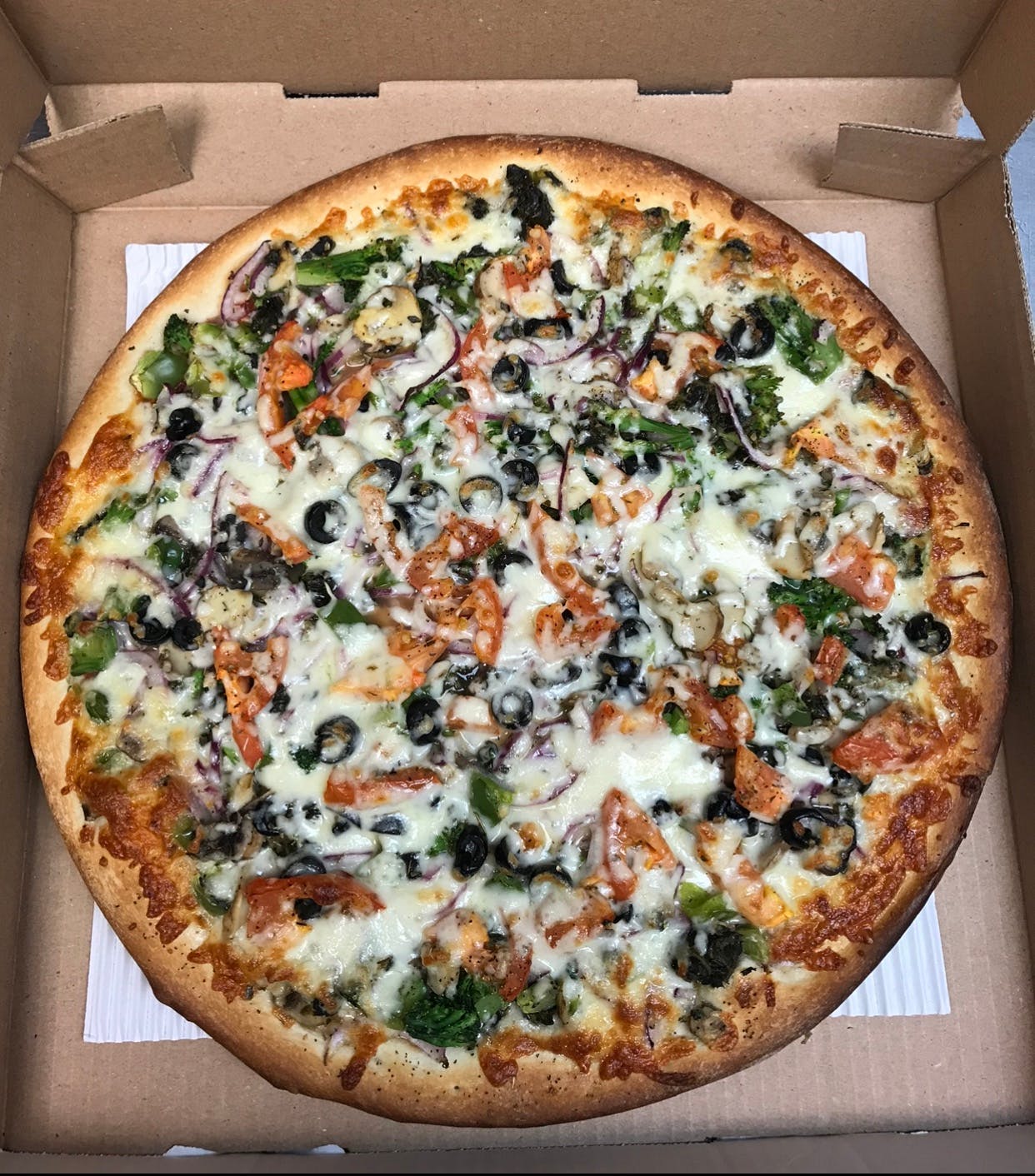 Order Vegetarian Pizza - Small 12'' food online from Diamond Pizza and Grill store, Philadelphia on bringmethat.com