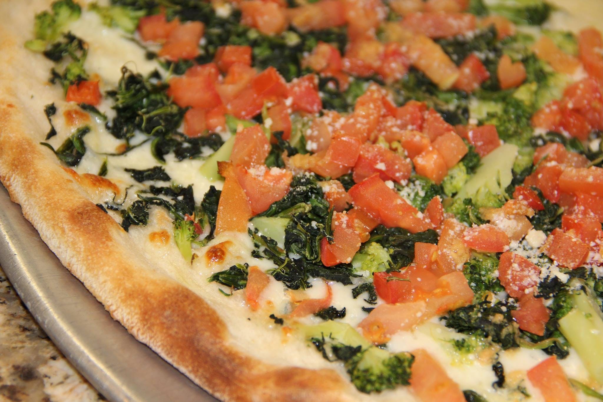 Order White Vegetarian Pizza - Medium food online from Dominic Pizza store, Voorhees Township on bringmethat.com