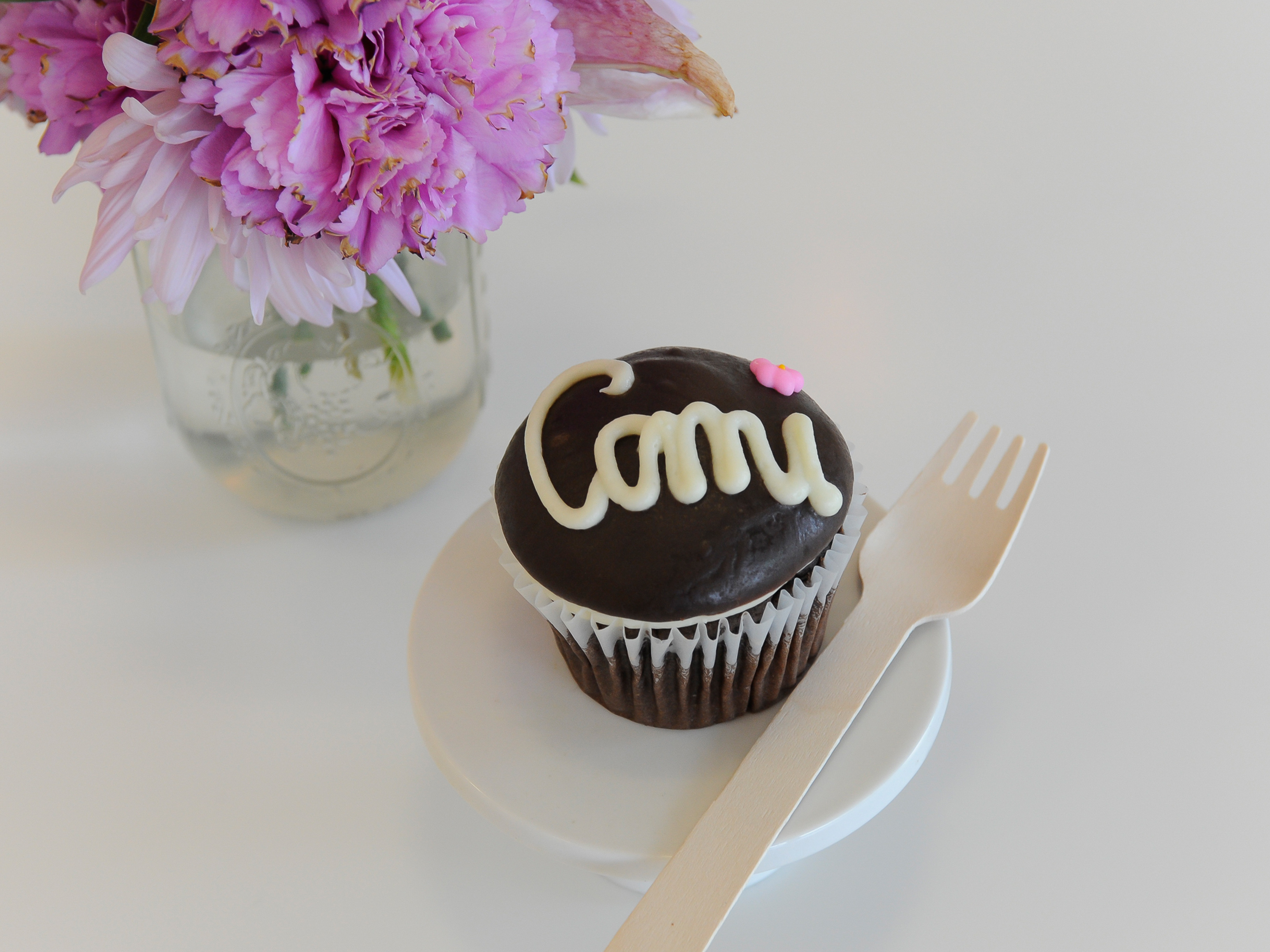 Order Cami Sweetheart Cupcake food online from Camicakes store, Atlanta on bringmethat.com