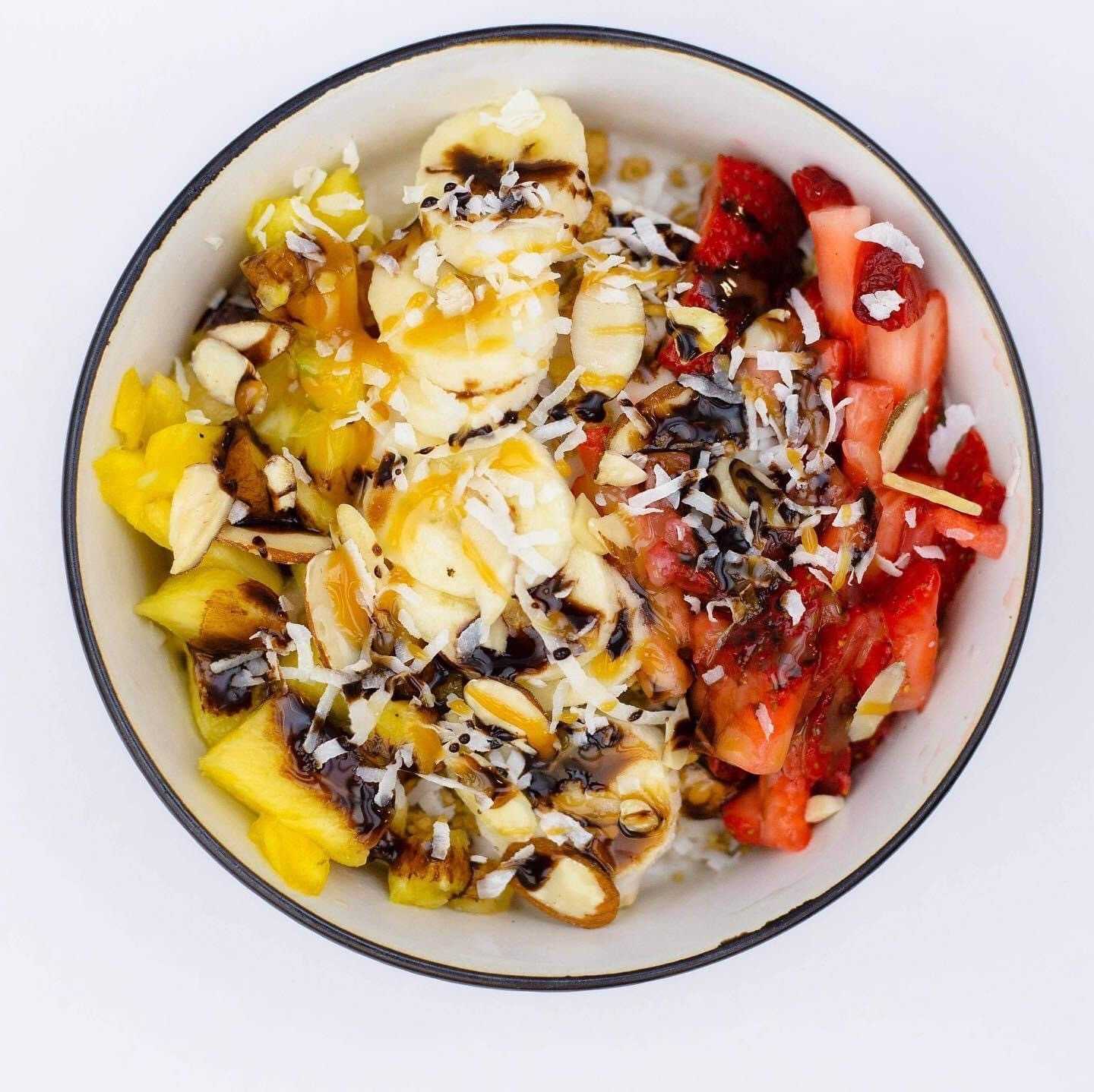Order White Coconut Banana Split Bowl food online from Jujuice Cold Pressed Juicery store, Laredo on bringmethat.com