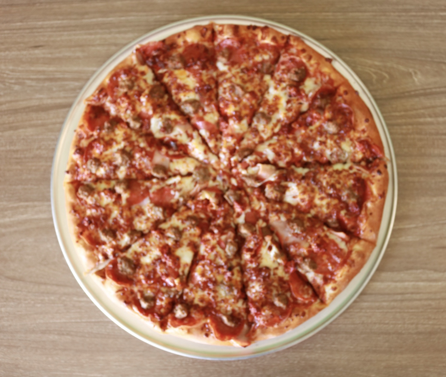 Order Meat Lovers Pizza food online from Super Pizza Veloz store, Bell Gardens on bringmethat.com