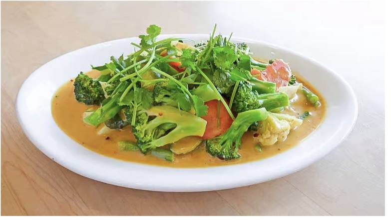 Order 46. Curry Vegetable food online from Golden Lotus Vegan Restaurant store, Oakland on bringmethat.com