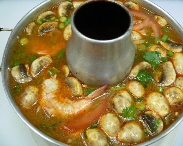 Order 14. Tom Yum Koong Soup (Hot and Sour Shrimp Soup) food online from Siam Bay Thai Cuisine store, El Segundo on bringmethat.com