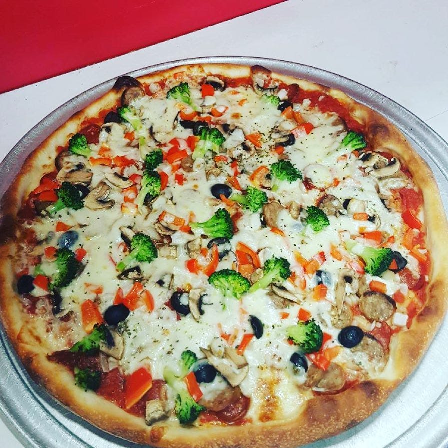 Order Vegetable Pizza - 14" food online from Dominic's Pizza store, Lakewood on bringmethat.com
