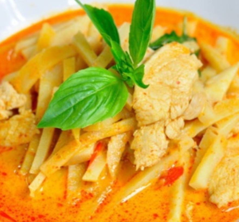 Order Red Curry food online from Diva Thai Express store, Chicago on bringmethat.com
