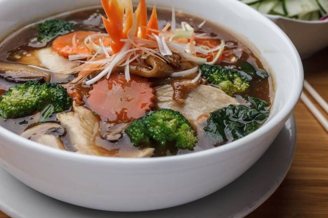 Order Rad Na Noodles food online from Sukhothai store, New Orleans on bringmethat.com