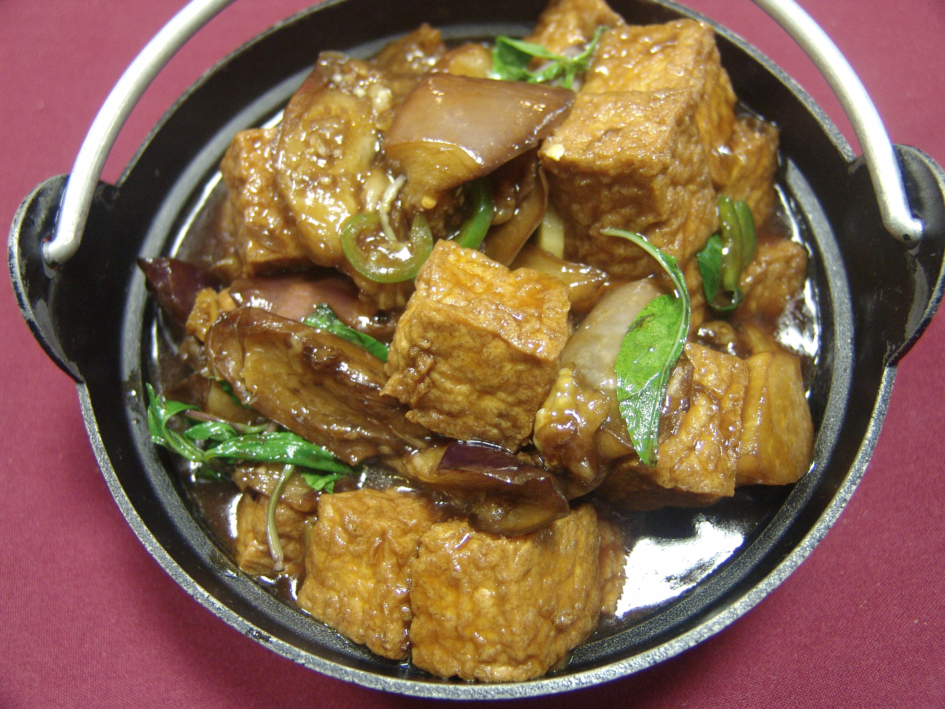 Order Soft Tofu and Eggplant with Basil in Hot Pot 紫茄豆腐煲 food online from Vege Paradise store, San Gabriel on bringmethat.com