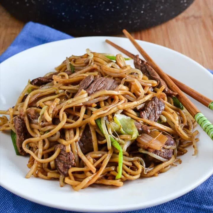 Order Beef Lo Mein food online from Hibachi Grill And Supreme Buffet- Buffet store, Grand Rapids on bringmethat.com